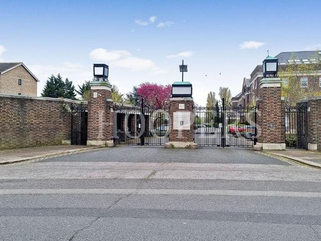 Flat for sale in Dollis Hill, Greater London