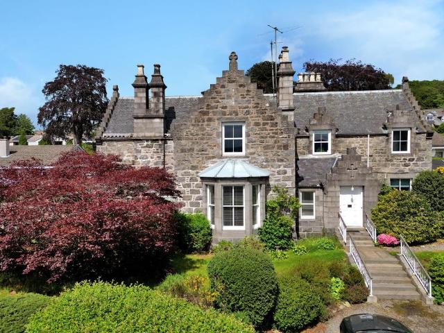 Flat for sale in Banchory, Scotland