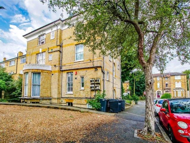 Flat for sale in London Borough of Croydon, Greater London