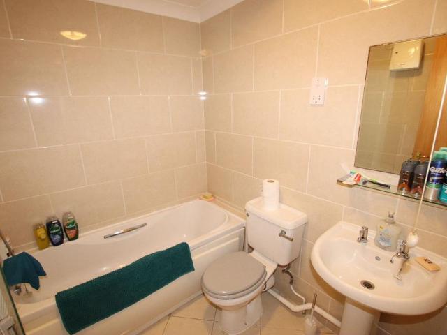 Flat for sale in Dale Hill, Essex