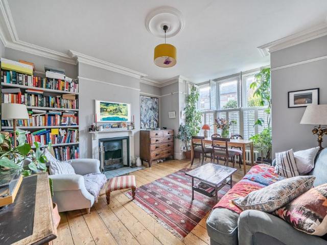 Flat for sale in Nunhead, Greater London