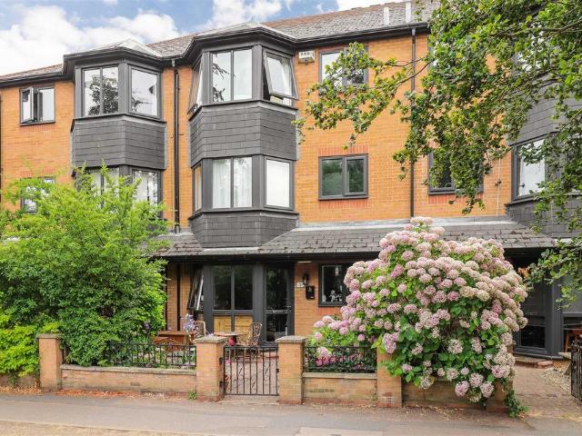 Flat for sale in Chesterton, Arbury
