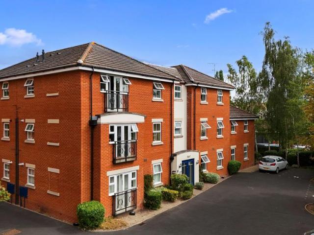 Flat for sale in Diglis, Worcestershire