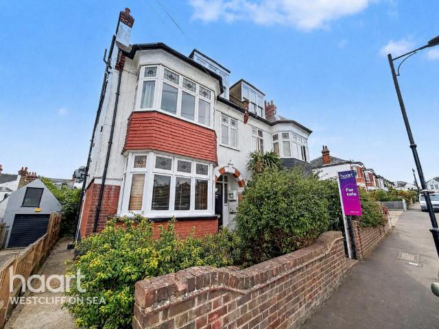 Flat for sale in Alton Barnes, Essex