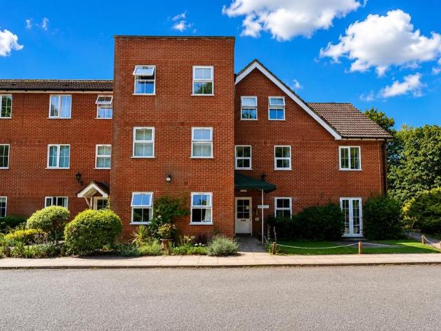 Flat for sale in Bridgefield, Kent