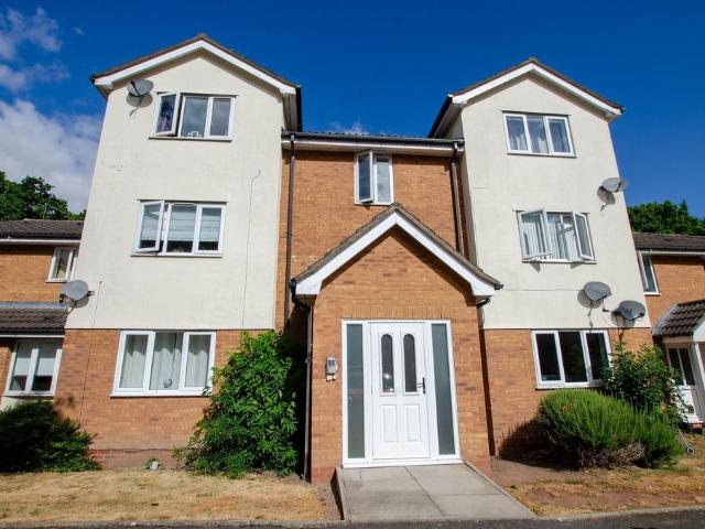 Flat for sale in Warndon, Worcestershire