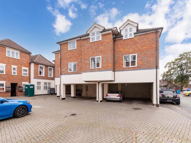 Flat for sale in Eton