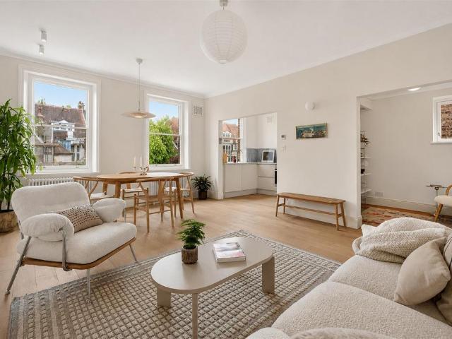 Flat for sale in South Hampstead, Greater London