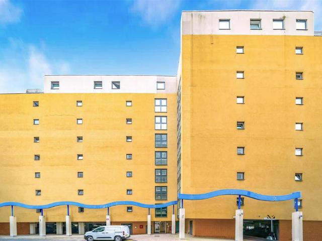 Flat for sale in Silvertown, Greater London