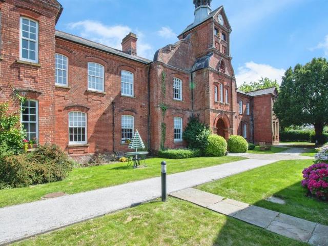 Flat for sale in Horseport, Ashurst Bridge