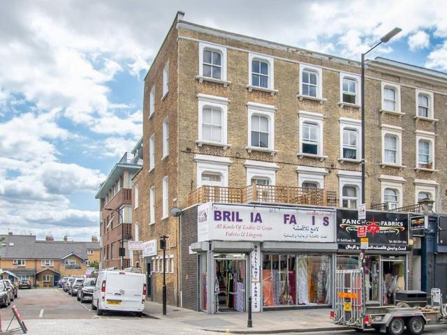 Flat for sale in Shepherd's Bush, Greater London