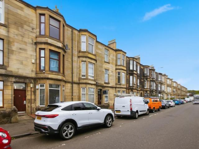 Flat for sale in Whitehaugh, Glenburn