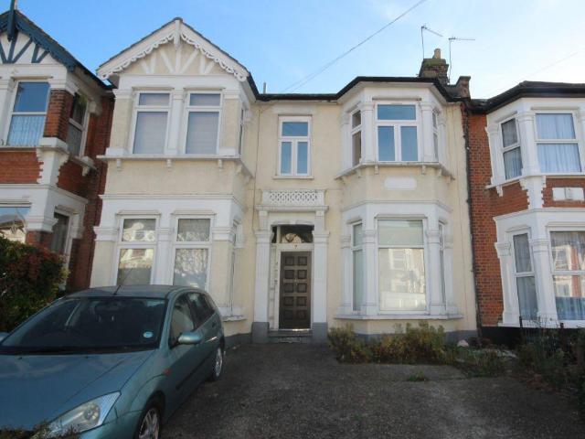 Flat for sale in London Borough of Redbridge, Greater London