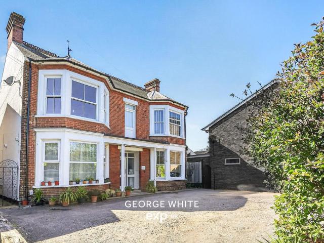 Flat for sale in North Shoebury, Alton Barnes
