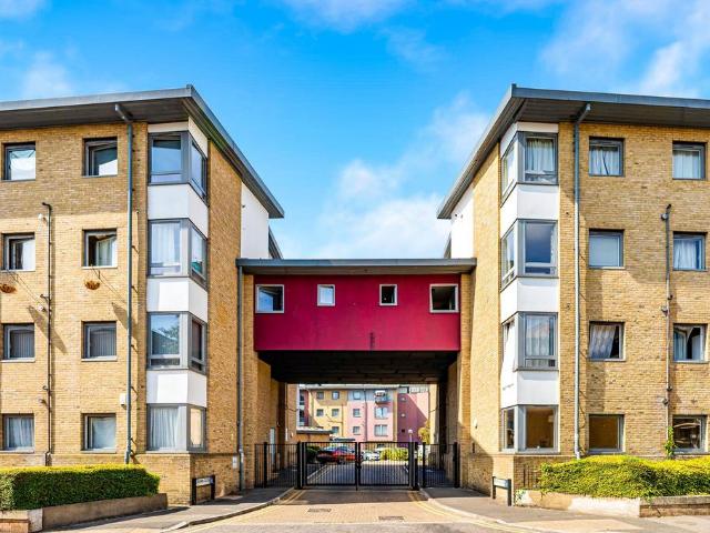 Flat for sale in Noel Park, Greater London