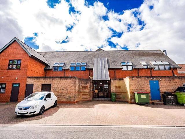 Flat for sale in New Waltham