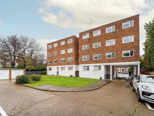 Flat for sale in London Borough of Ealing, Perivale