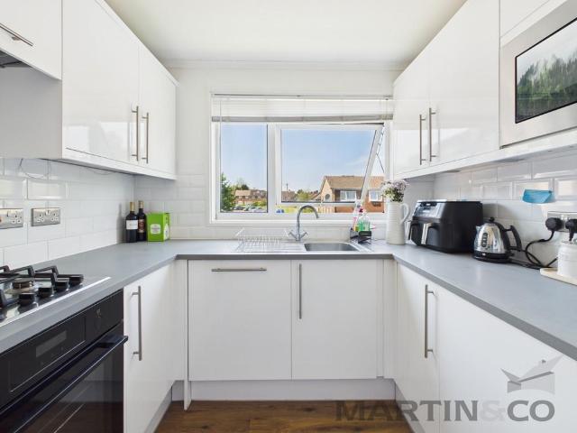 Flat for sale in St Albans, Five Acres