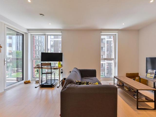 Flat for sale in Elephant and Castle, Greater London