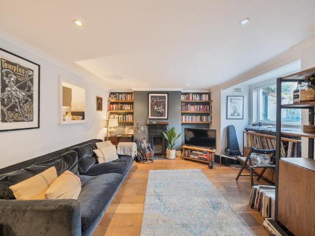 Flat for sale in Harringay, Greater London