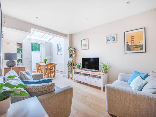 Flat for sale in Fulham, Isle Of Man