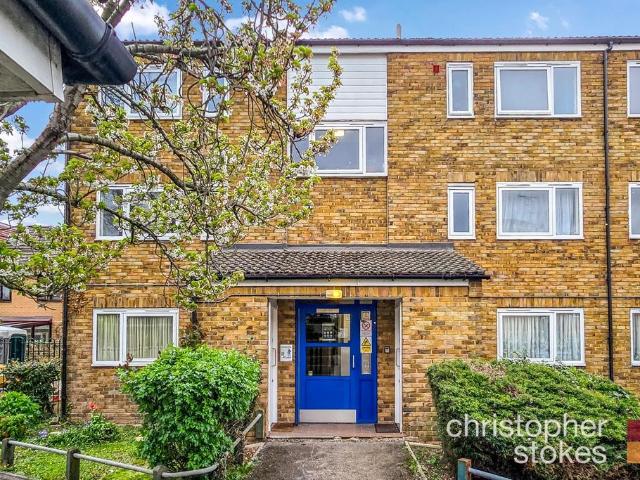 Flat for sale in Freezywater, Greater London