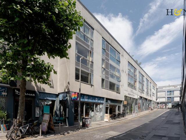 Flat for sale in Round Hill, Brighton & Hove