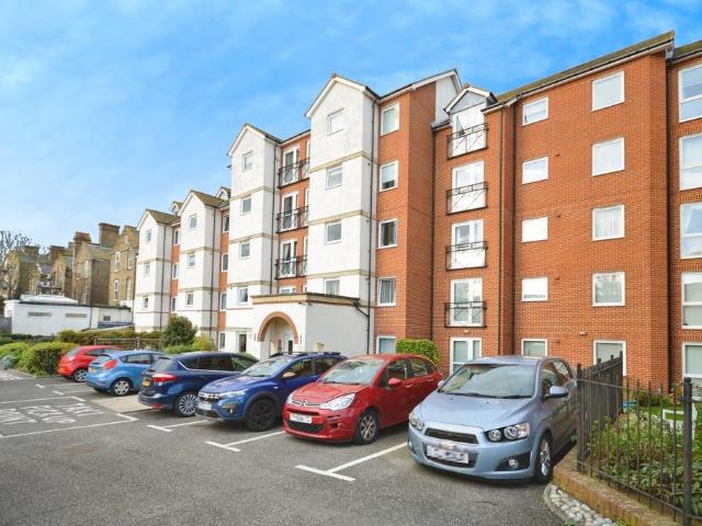 Flat for sale in Cliftonville West, Acol
