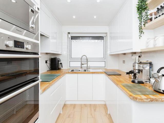 Flat for sale in Canary Wharf, Isle Of Man