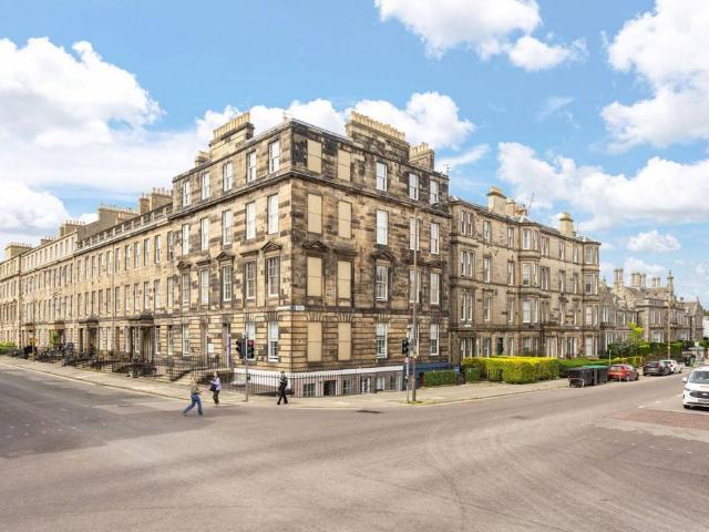 Flat for sale in Canonmills, Scotland