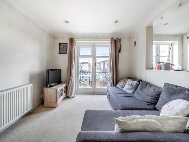 Flat for sale in West Kensington, Greater London