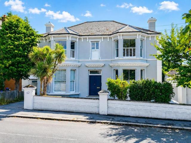 Flat for sale in Blacklands, Guestling Green