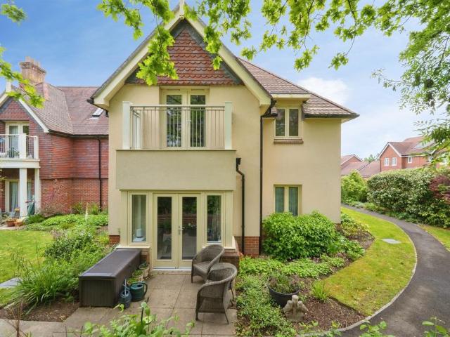 Flat for sale in Helford, Hampshire