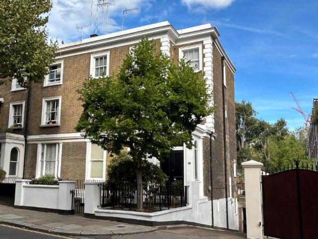 Flat for sale in Westbourne Green, Greater London