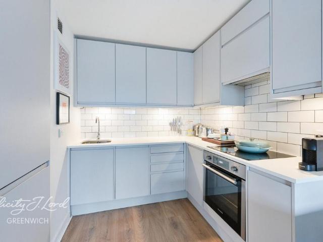 Flat for sale in London Borough of Lewisham, Deptford