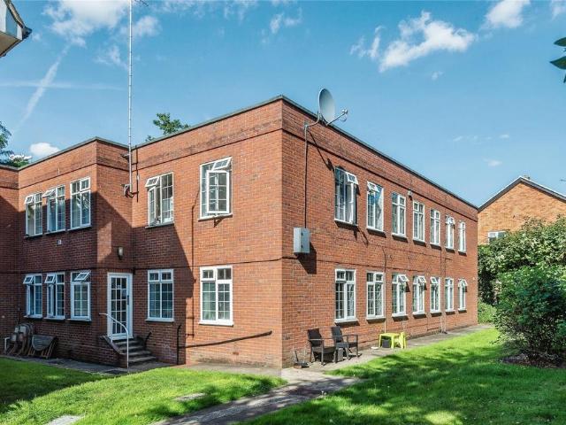 Flat for sale in Pachesham Park, Surrey