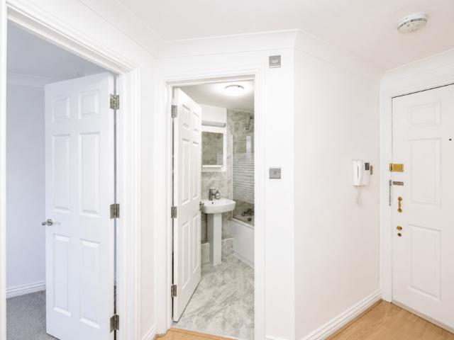 Flat for sale in Stepney, Greater London