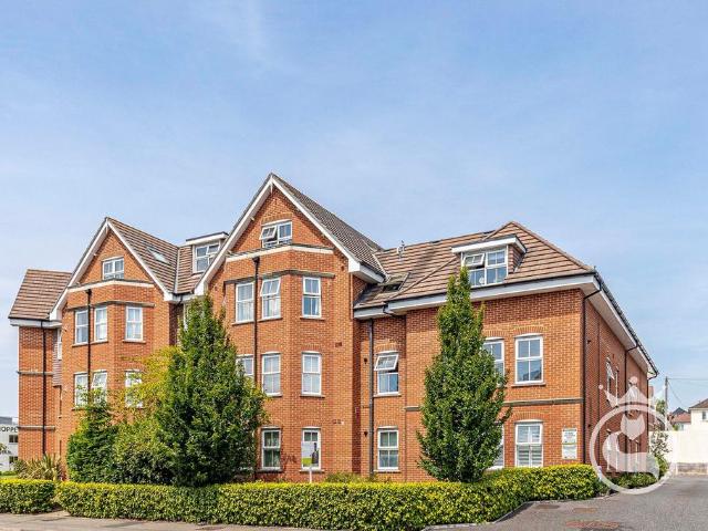 Flat for sale in Penn Hill, Poole