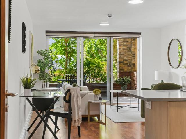 Flat for sale in London Borough of Hounslow, Greater London