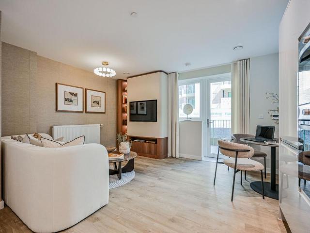 Flat for sale in New Barnet, Greater London