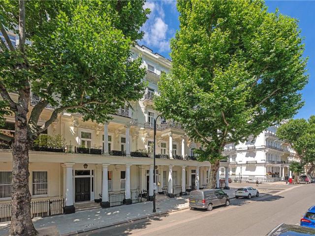 Flat for sale in Brompton, Greater London