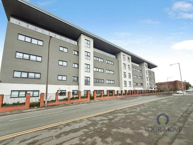 Flat for sale in Lee Bank, Greater Manchester