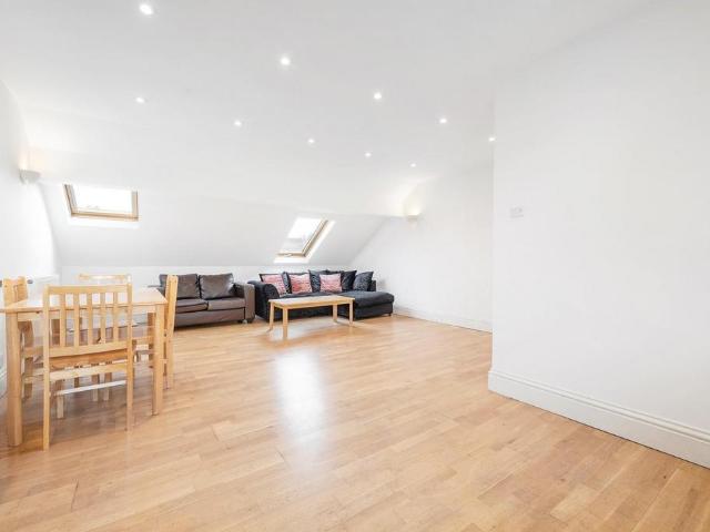Flat for sale in Abbeville Village, Greater London