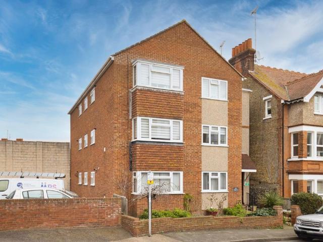 Flat for sale in Upton, Acol