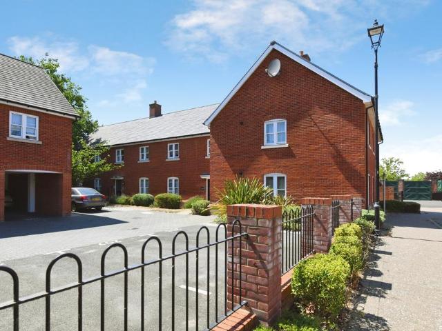 Flat for sale in Fordham Heath, Essex