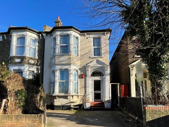 Flat for sale in London Borough of Lewisham, Greater London