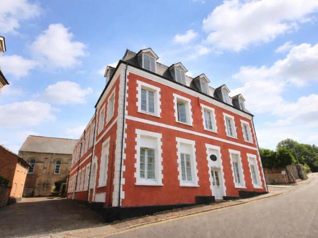 Flat for sale in Mount Pleasant, Iford