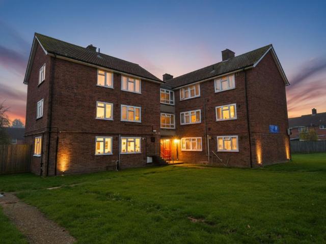 Flat for sale in London Borough of Ealing, Greater London