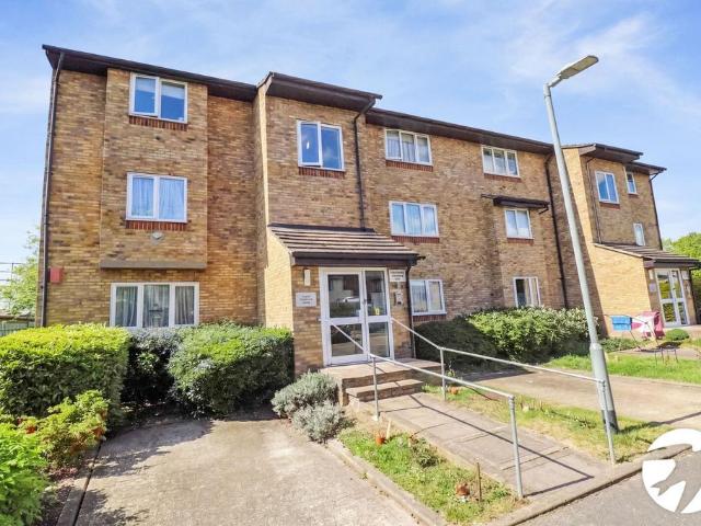 Flat for sale in Belvedere, Greater London