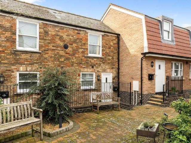 Flat for sale in St. Ives, Huntingdon